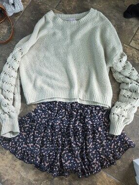 Womens Size Large Skirt & XL Sweater Pink Lily Brand